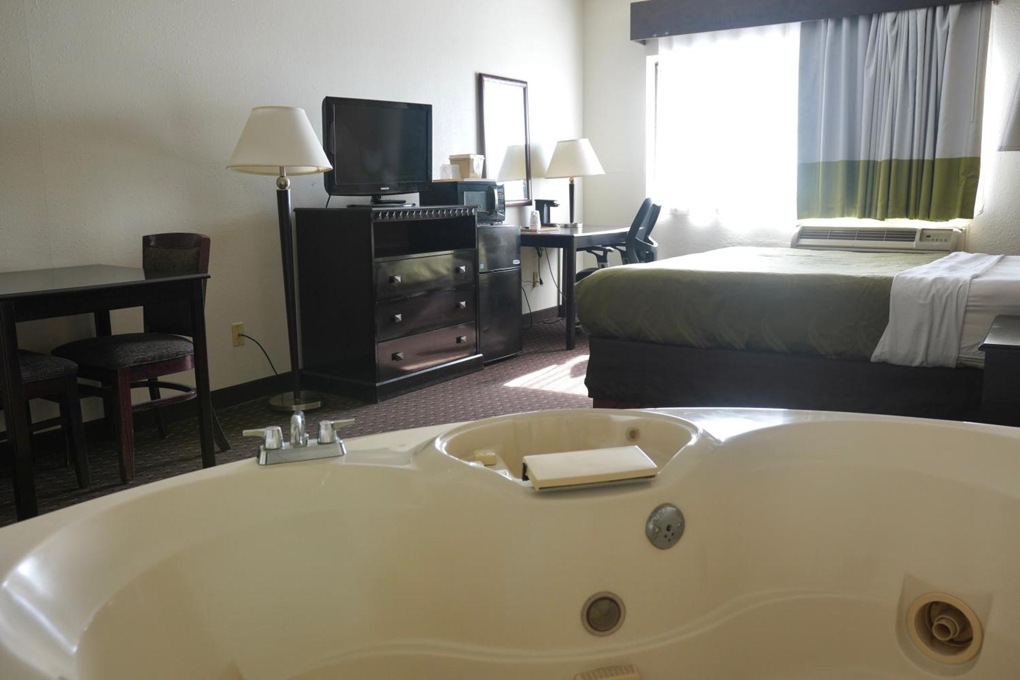 American Inn & Suites Waterford Εξωτερικό φωτογραφία