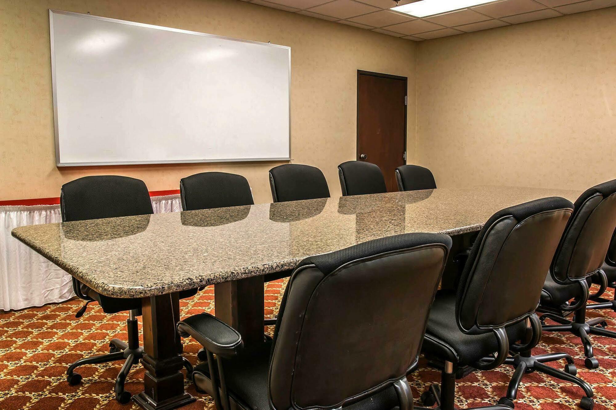 American Inn & Suites Waterford Εξωτερικό φωτογραφία