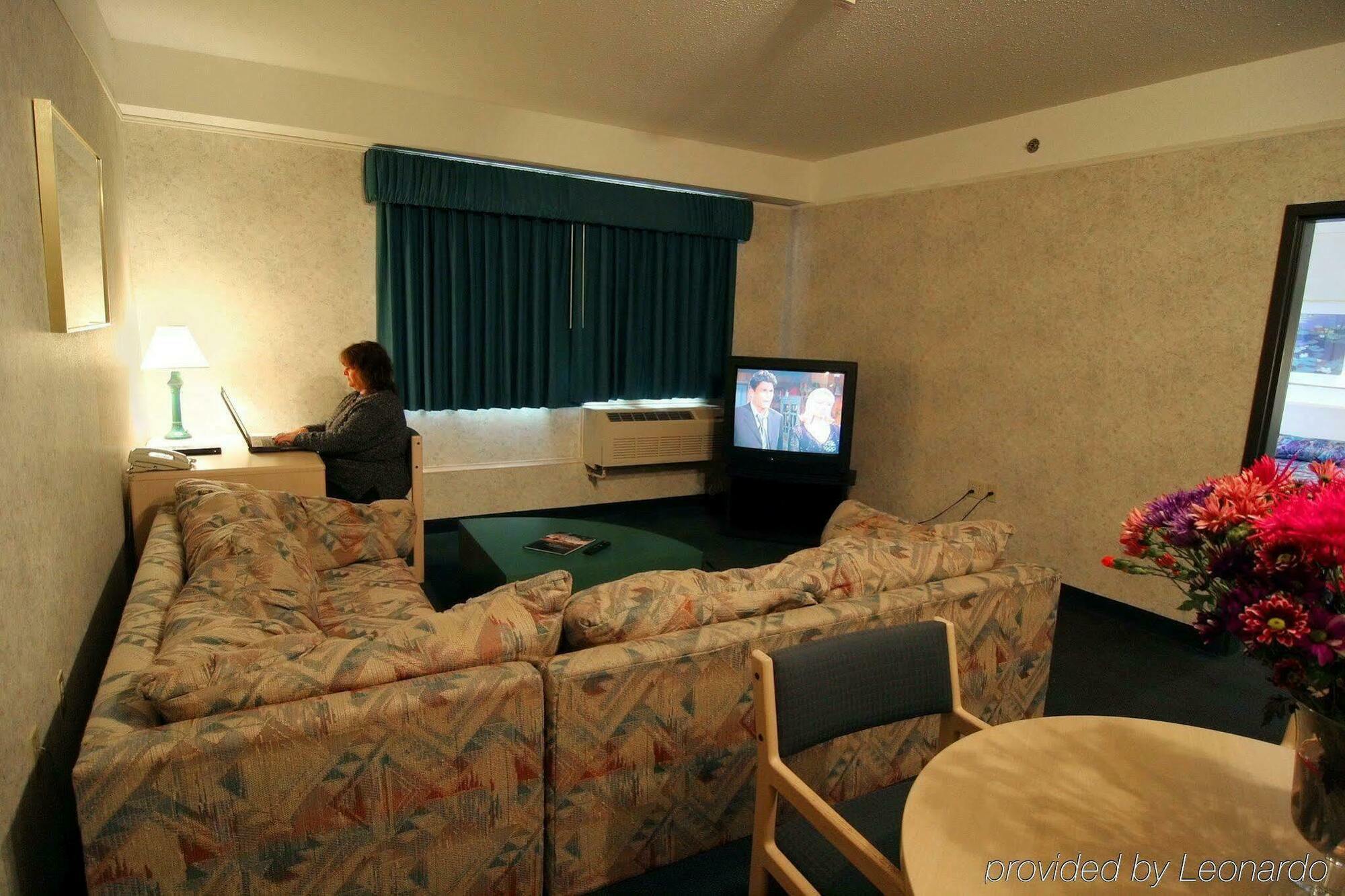 American Inn & Suites Waterford Εξωτερικό φωτογραφία